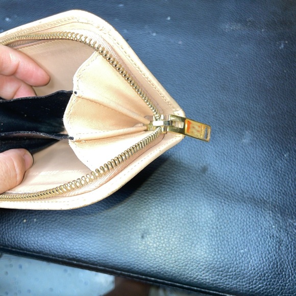 Saint Laurent Nude Leather Wallet - Picture 6 of 8